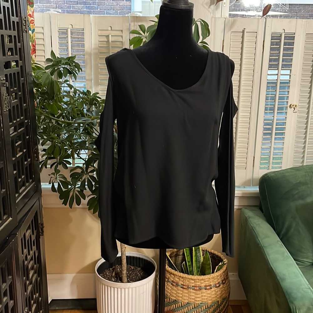 Cloth & Stone cold shoulder top